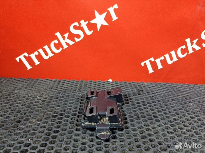 Кронштейн накладки порога Daf XF106