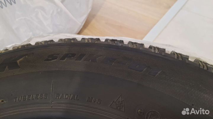 Bridgestone Blizzak Spike-01 215/65 R16 98T