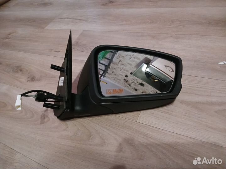 Боковое зеркало