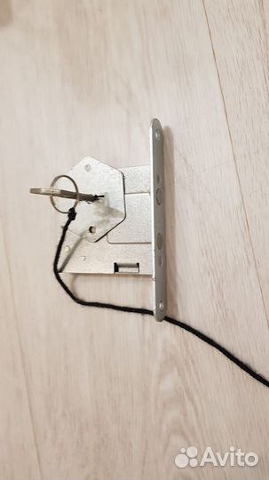 Замок дверной