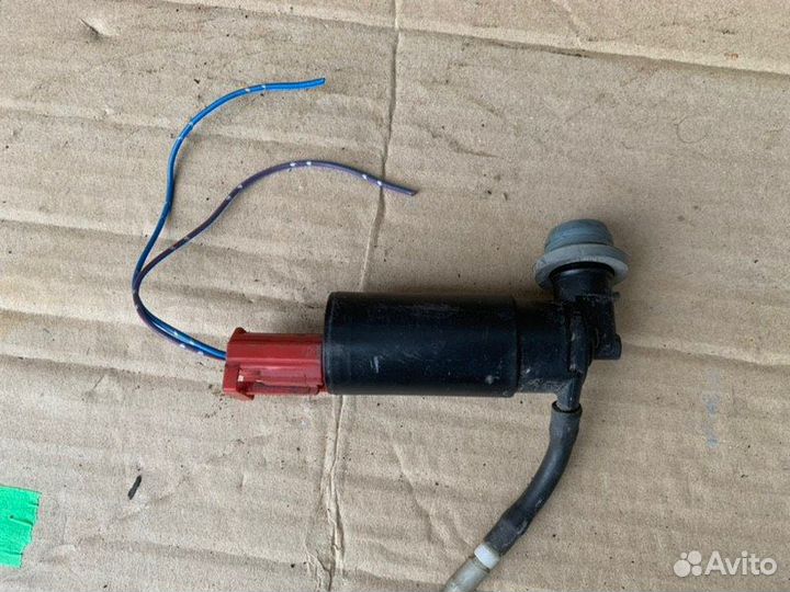 Насос омывателя задний Toyota Corolla E120 1.4