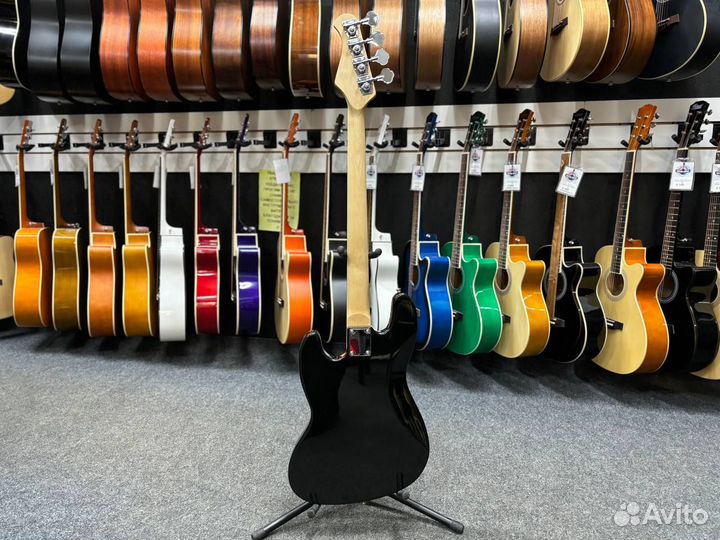 Бас гитара новая