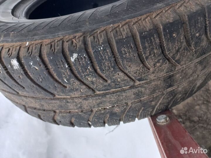 Bridgestone Ice Cruiser 7000 215/70 R16 100T