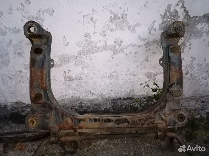 Подрамник audi 80