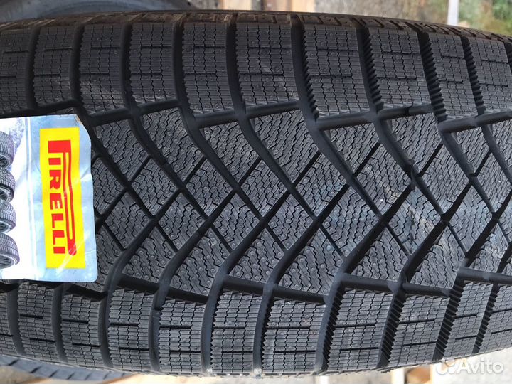 Pirelli Ice Zero FR 235/65 R17 108H
