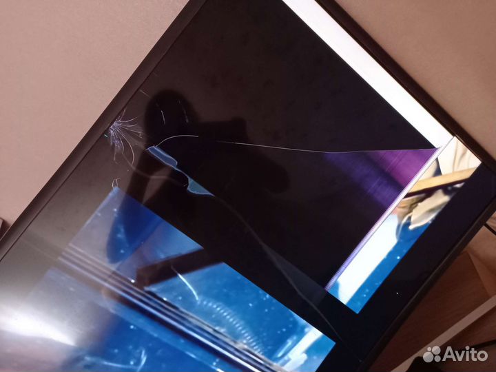 Телевизор с изогнутым экраном Samsung