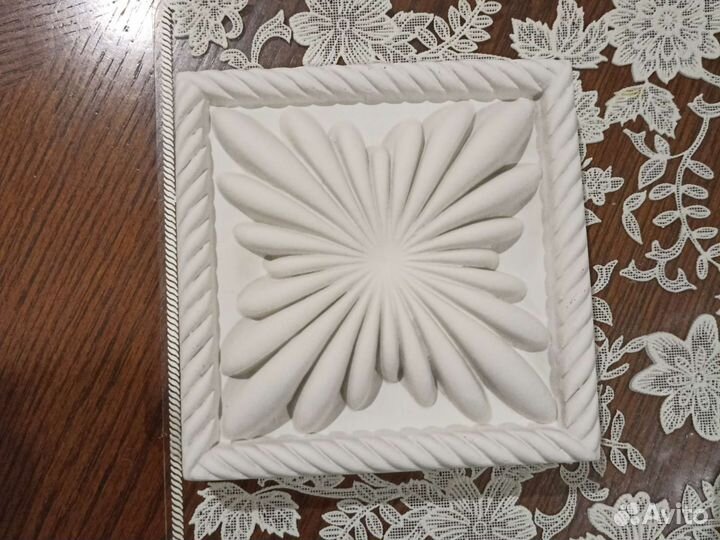 Декоративный элемент из гипса