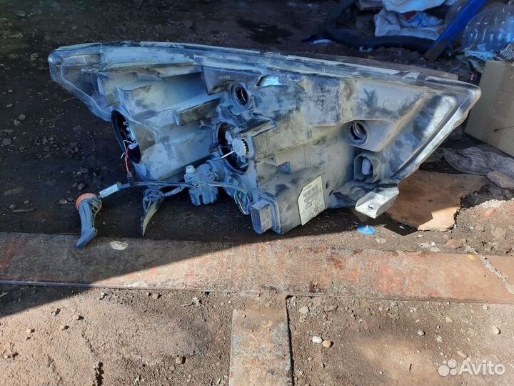 Фара передняя левая веста