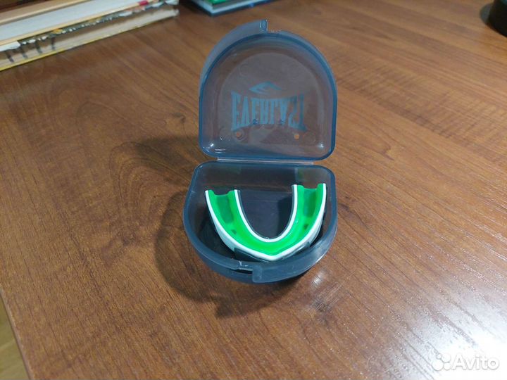 Капа Everlast EverGel с фирменным контейнером