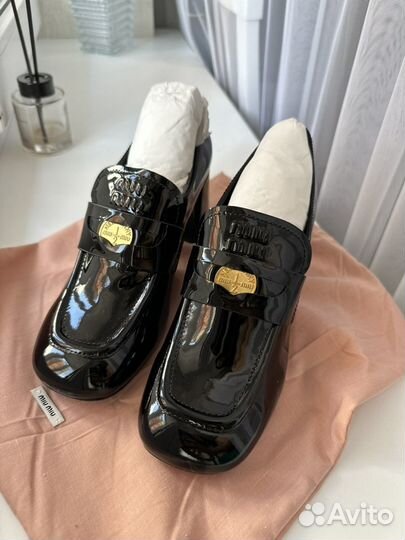 Новые туфли miu miu 38 натуральная лаковая кожа