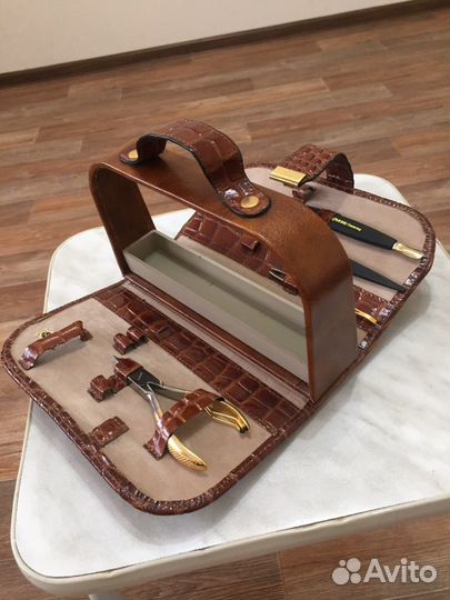 Чемоданчик для маникюрных инструментов