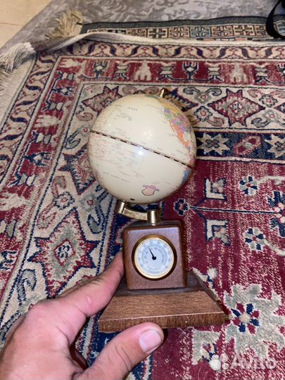 Глобус с часами