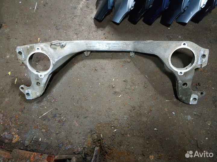 Балка крепления двигателя VW Туарег Ауди Q7 Каен