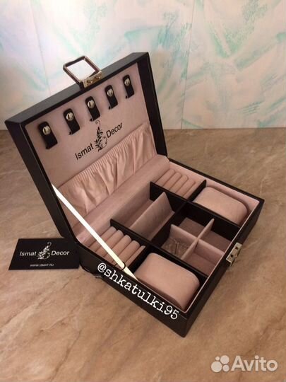 Шкатулки для украшений и часов