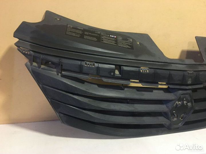 Решетка радиатора Renault Logan