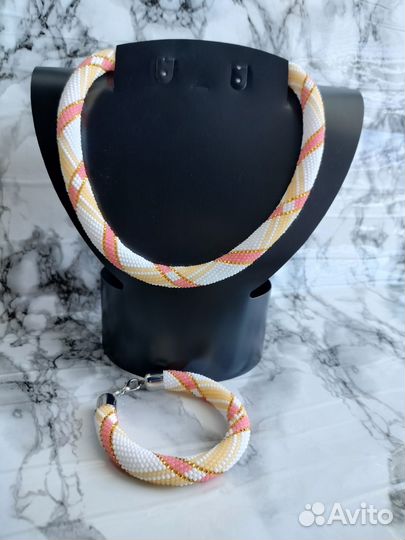 Колье жгут из бисера