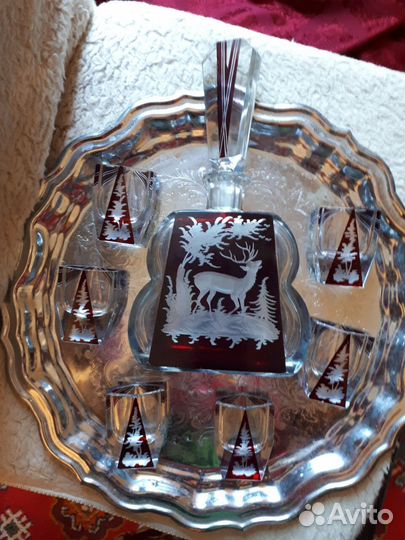 Штоф двухслойное стекло с резным оленем и 6 стопок