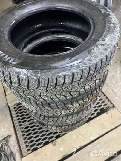 Bridgestone Blizzak Spike-02 SUV 215/65 R16