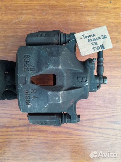 Суппорт передний правый Toyota Avalon 30