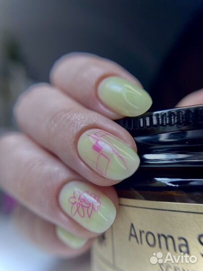 Маникюр с покрытием гель-лаком