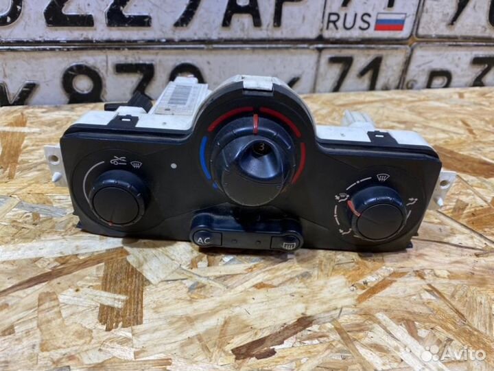 Блок управления печкой Renault Megane седан K4M