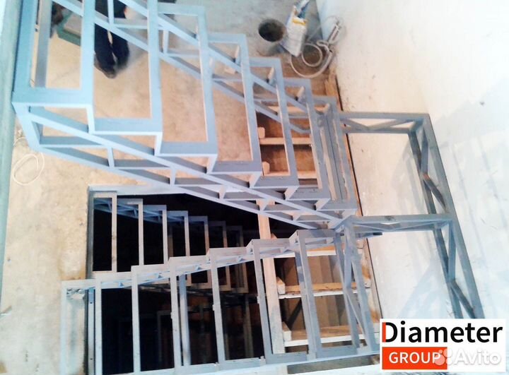 Монтаж металлической лестницы на каркасе