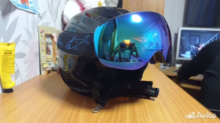 Горные лыжи, палки, ботинки, шлем