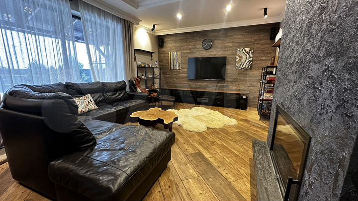 Дом 240 м² на участке 8 сот.