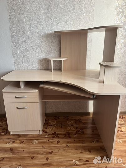 Компьютерный стол