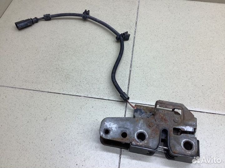 Замок капота Volkswagen Caddy BST 2008