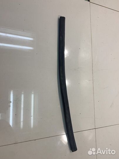 Уплотнитель (Mercedes-Benz GLE W166)