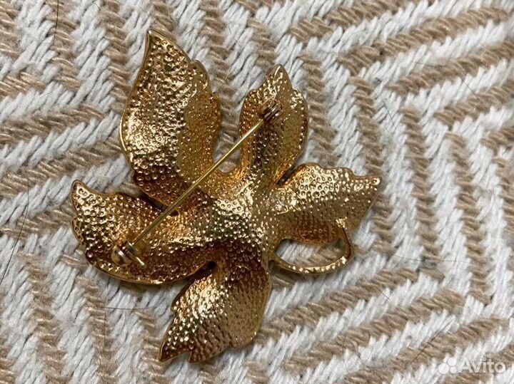 Брошь кленовый лист