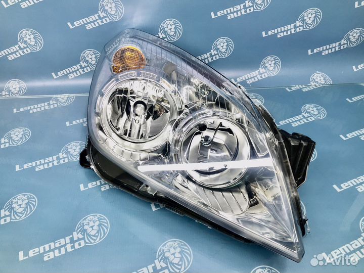 Фара правая Opel Astra H