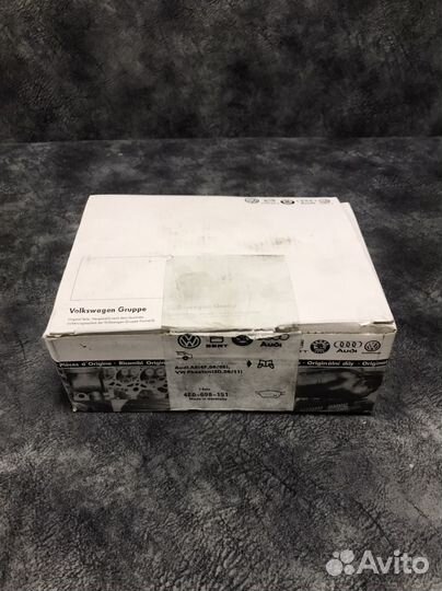 Колодки тормозные передние Оригинал Ауди А8 D3, VW