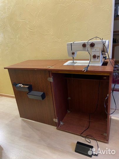 Швейная машинка чайка 142м