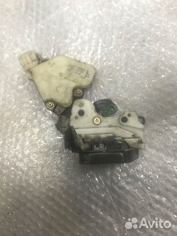 Замок двери задний левый Nissan Maxima A32 VQ20DE