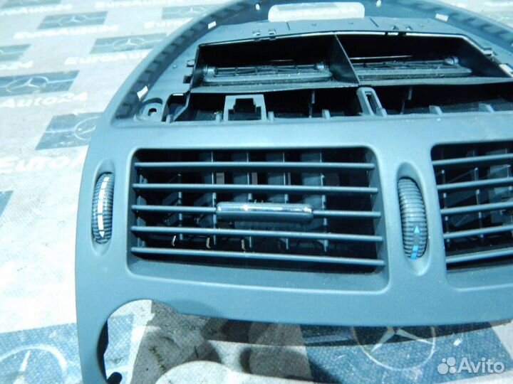 Решетка вентиляционная A2118300054 Mercedes-Benz E