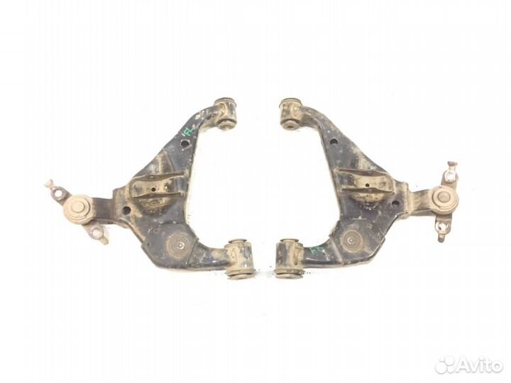 Toyota HiLux тойота Рычаг Передний Нижний Левый