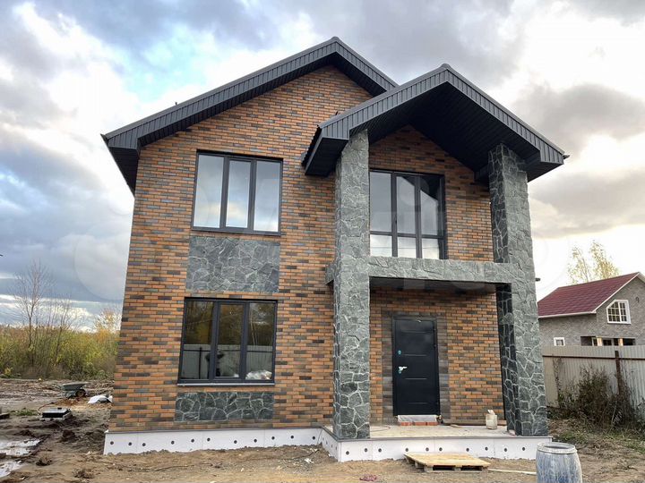 Коттедж 203 м² на участке 5,2 сот.