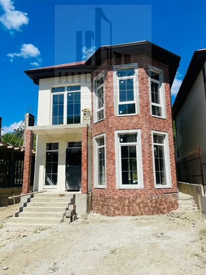 Дом 180 м² на участке 4 сот.