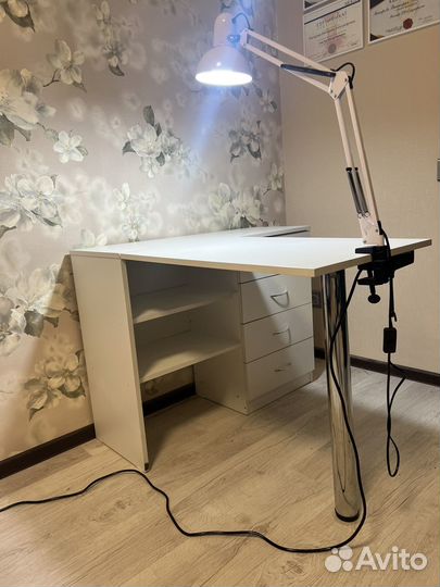 Маникюрный стол бу
