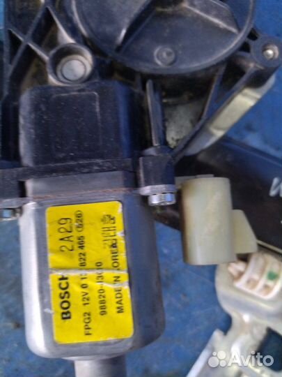 Передний левый стеклоподъемник Chevrolet Aveo T300