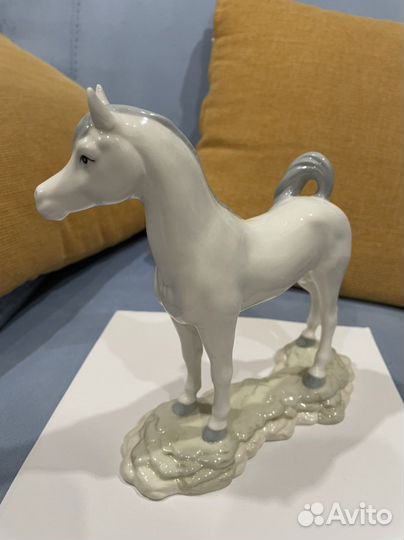 Статуэтки лошадь, голубь