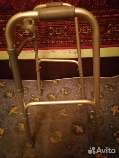 Ходунки для взрослых шагающие