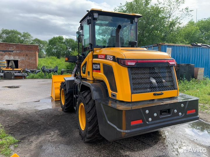 Фронтальный погрузчик BIZON 925, 2023