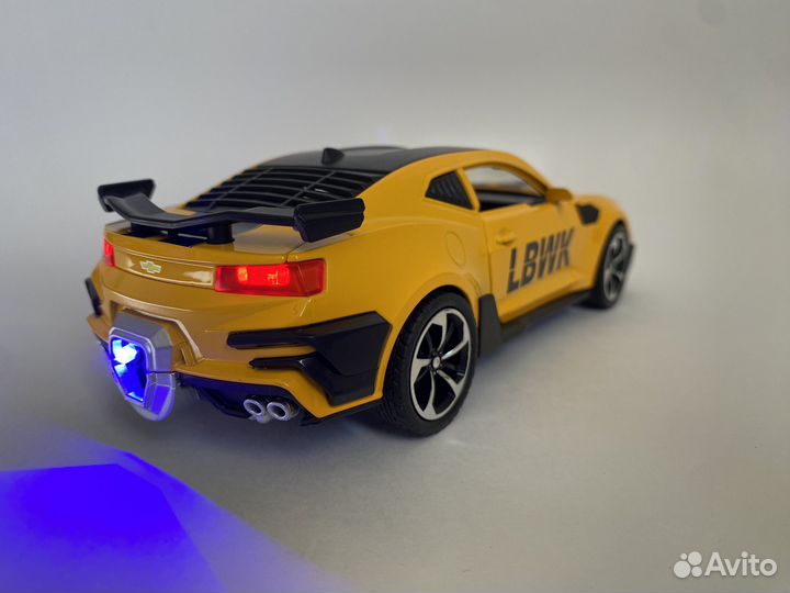 Машинка Chevrolet Camaro с выхлопом 1:24