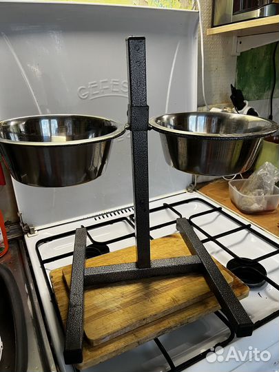 Подставка с мисками