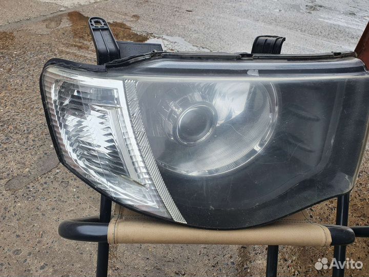 Передние фары митсубиси л200