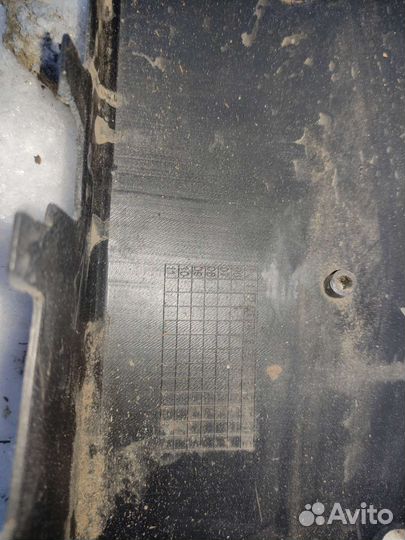 Передний бампер