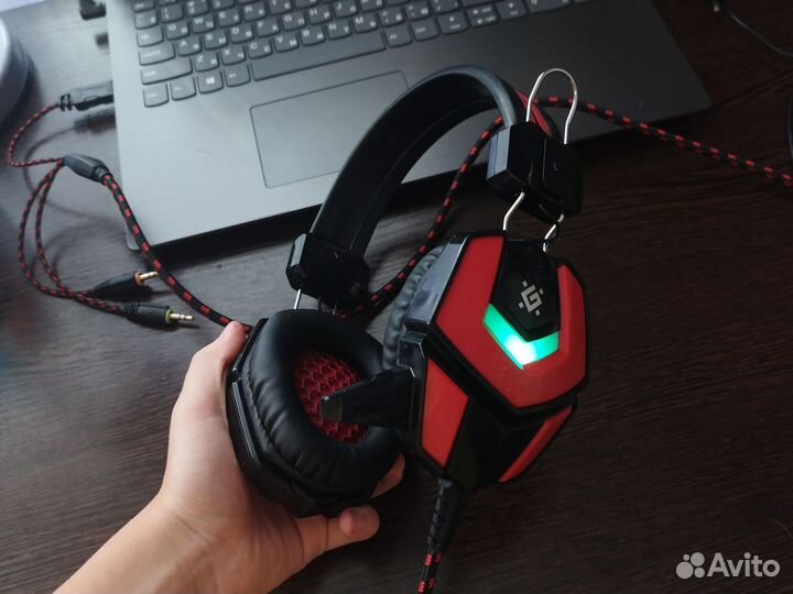 Проводные наушники